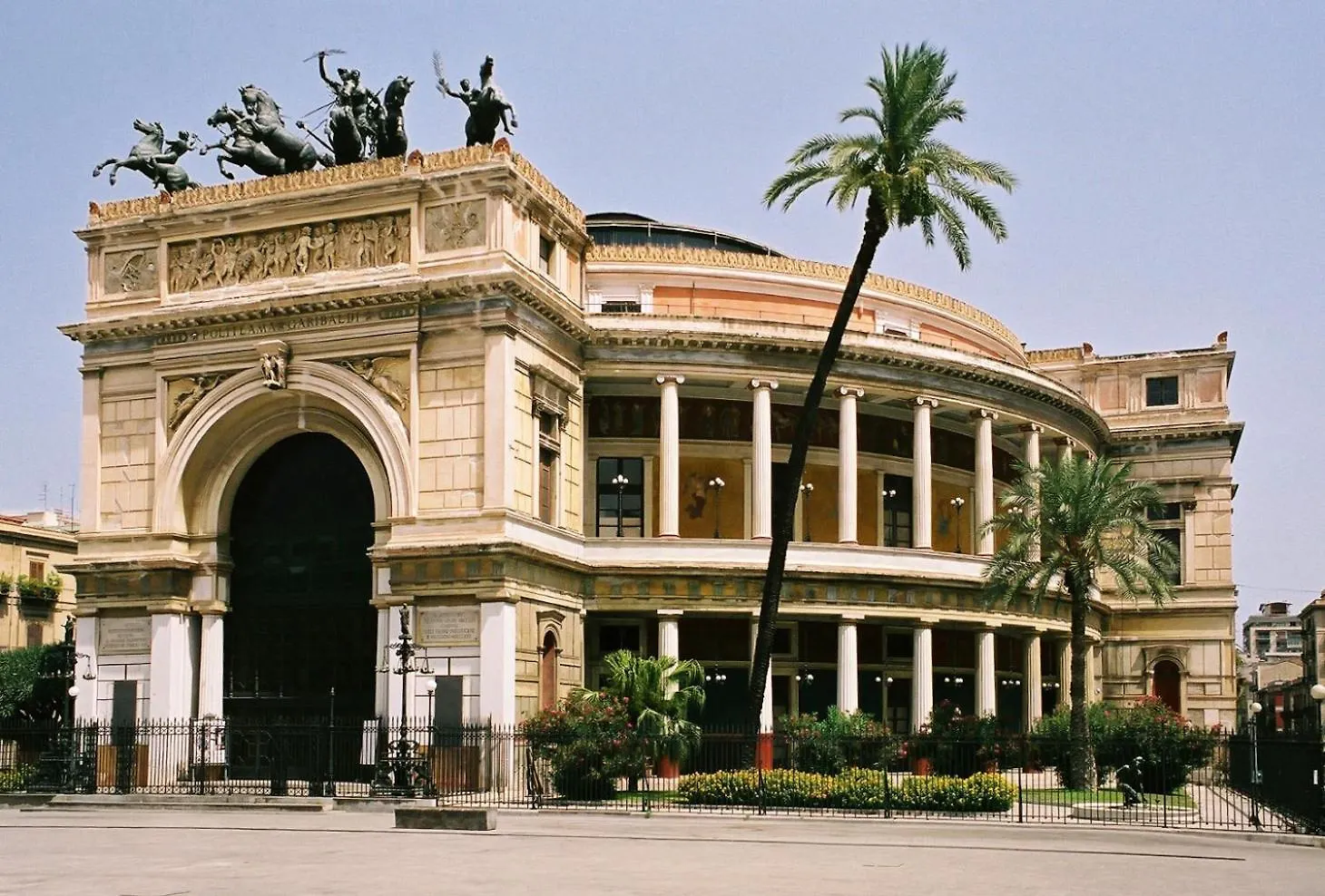 The Brothers House Appartamento Alla Zisa Palermo Italien
